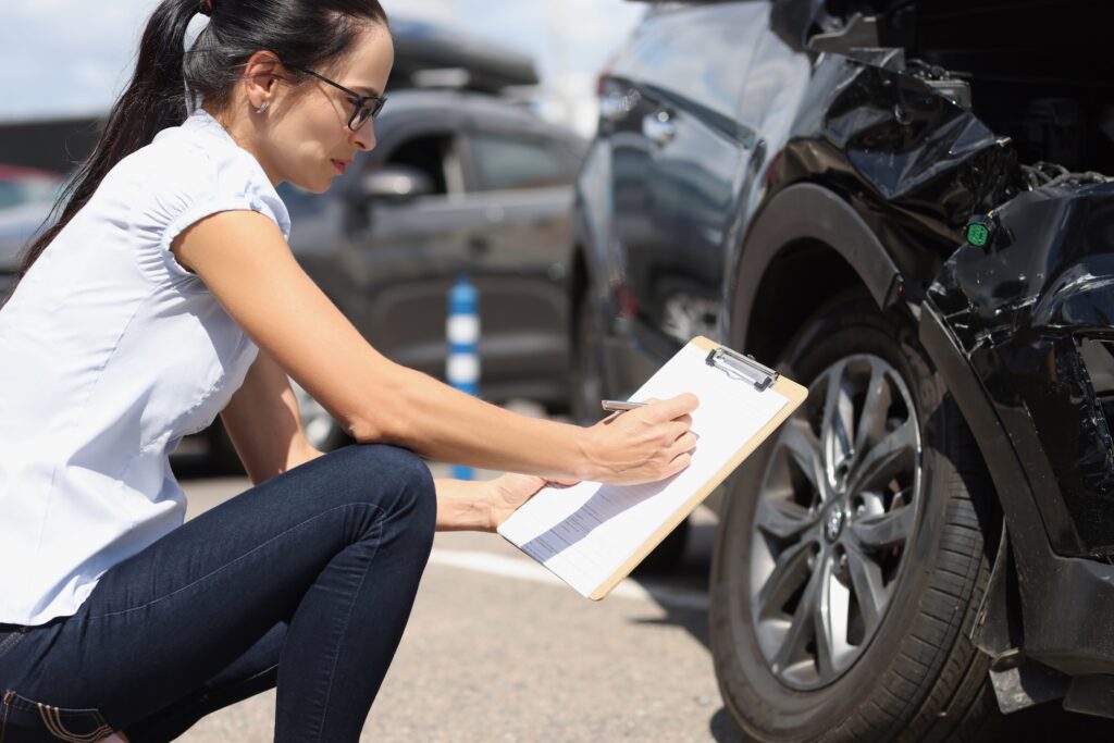 unfall-tipps-crashpertise-frau-prueft-checkliste